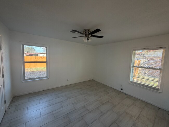 Photo - 229 E Langley Blvd