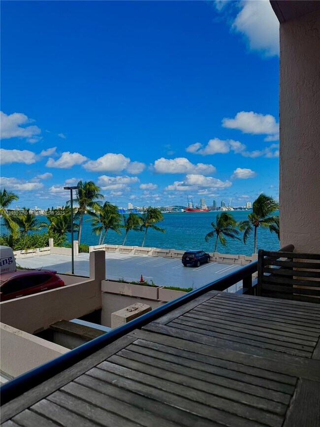 Building Photo - 540 Brickell Key Dr Unit 522
