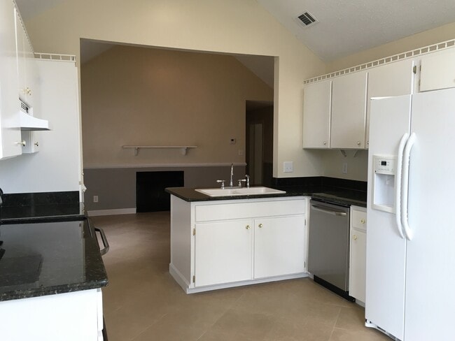 Photo - 3015 Yorktown Cir