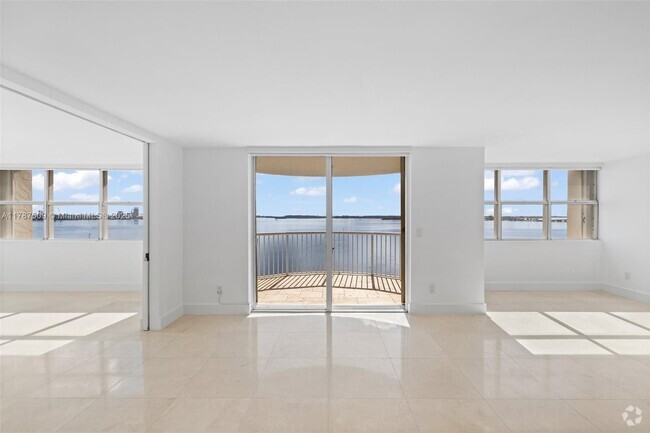 Building Photo - 1420 Brickell Bay Dr Rental
