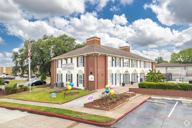 Photo - Falls of Edgebrook