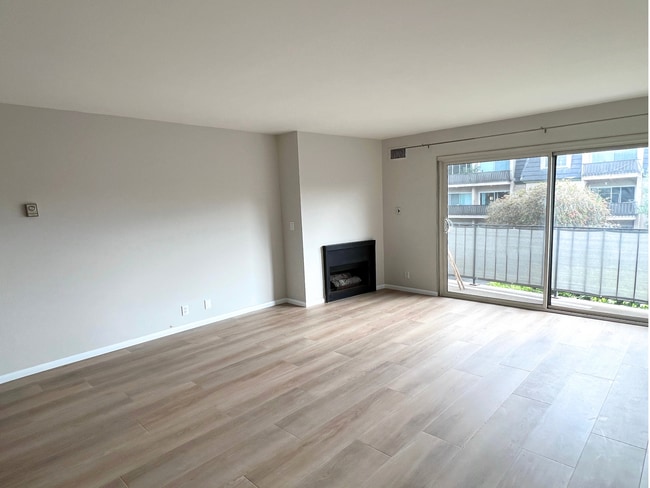 Photo - 8163 Redlands St Unidad 042