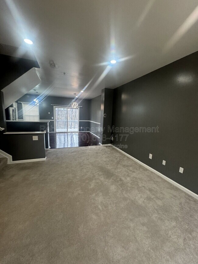 Photo - 54 Royalty Cir