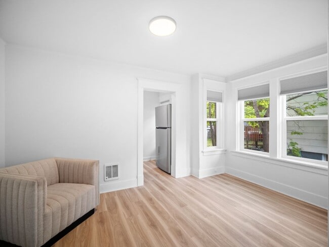 Photo - Quaint and Cute 1 Bedroom Close to Hospitals