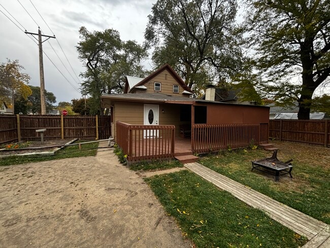 Photo - 829 W 5th Ave