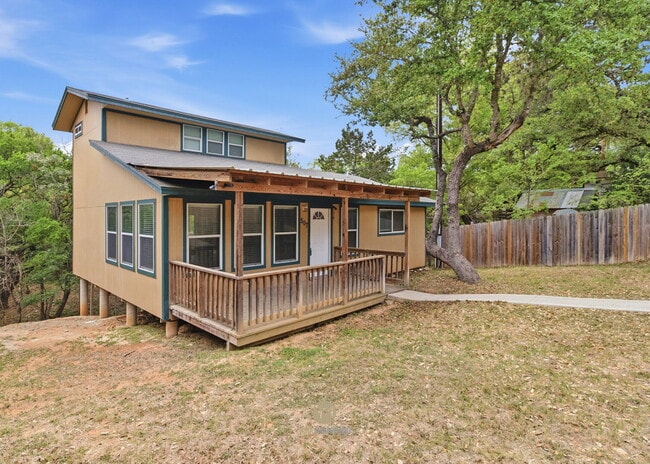 Building Photo - 3-bedroom, 2-bath home nestled in the Rolling Hills subdivision in Canyon Lake