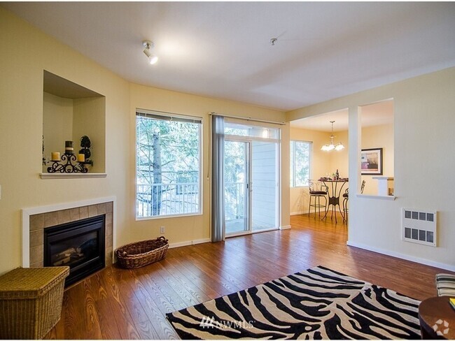 Building Photo - 2 Bedroom Condo in Sammamish