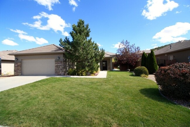Building Photo - 3 Bedroom 2 bath Single Level - Single Family Home