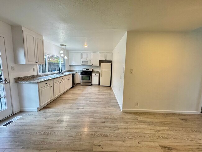 Photo - 1013 Doncaster Dr Unit MAIN