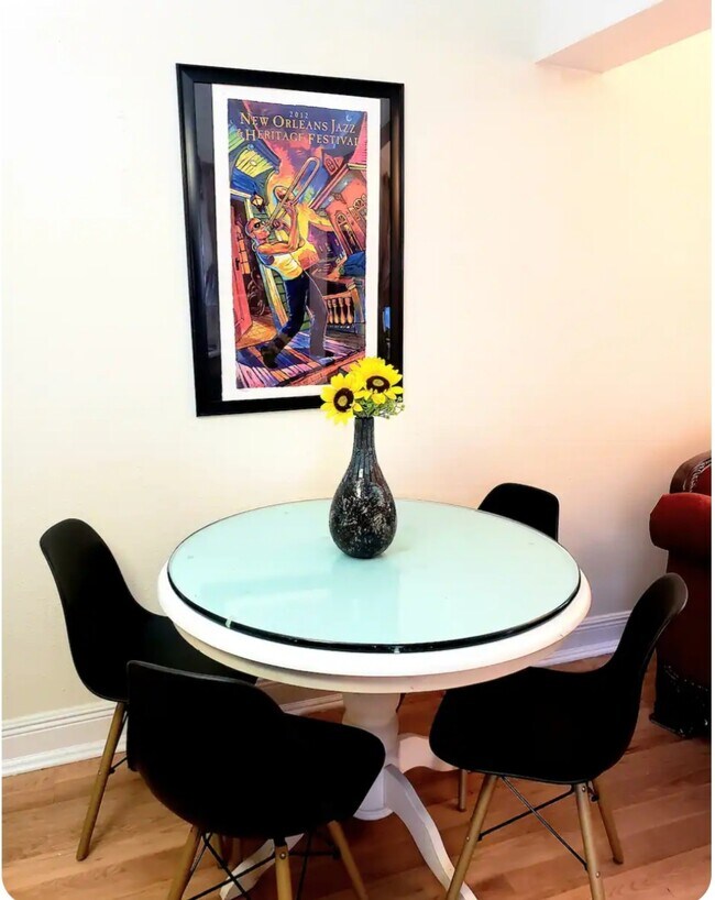 Photo - 2555 Jasmine St Unit Furnished Gem
