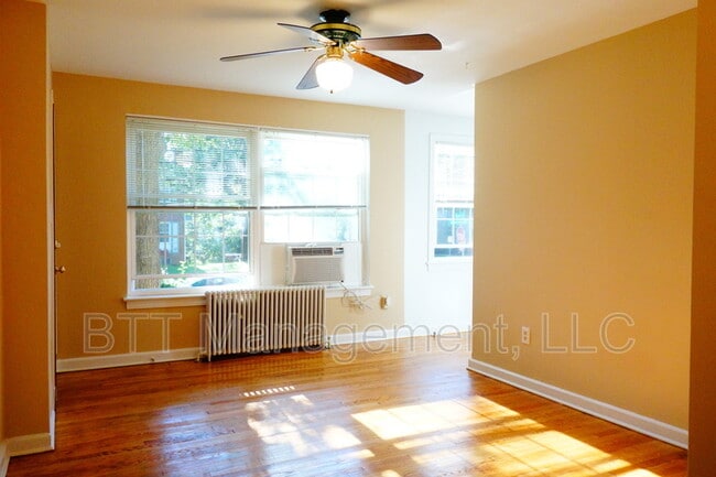 Building Photo - 8400 Greenwood Ave Unit #2 Rental