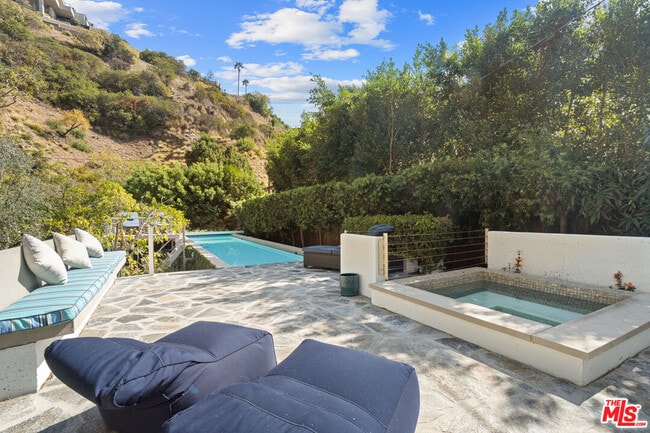 Building Photo - 1853 Nichols Canyon Rd