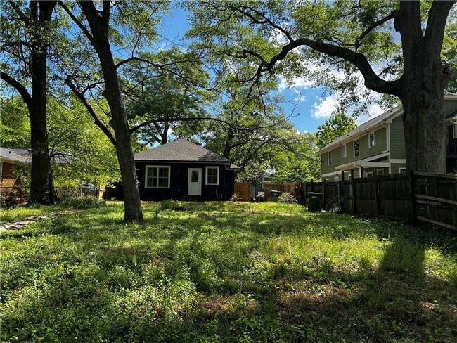 Photo - 111 Clifton St SE