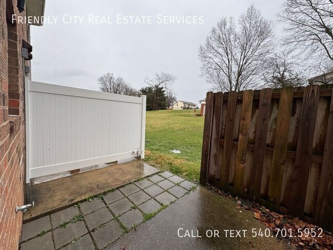 Photo - 447 S Main St