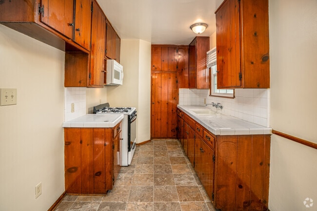 1BR, 1BA - 450SF - Kitchen - 1905-1909 W. Alameda Unit 1909A