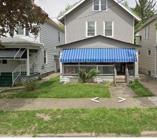 Building Photo - 1046 W 28th St