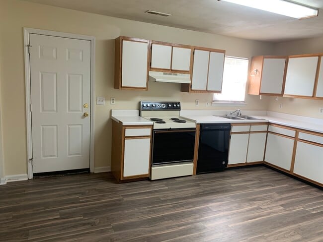 Photo - 415 Laurence Ln