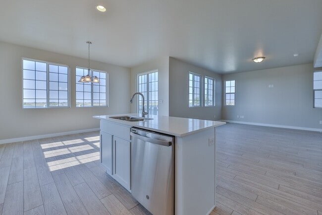 1062 W Osprey Dr