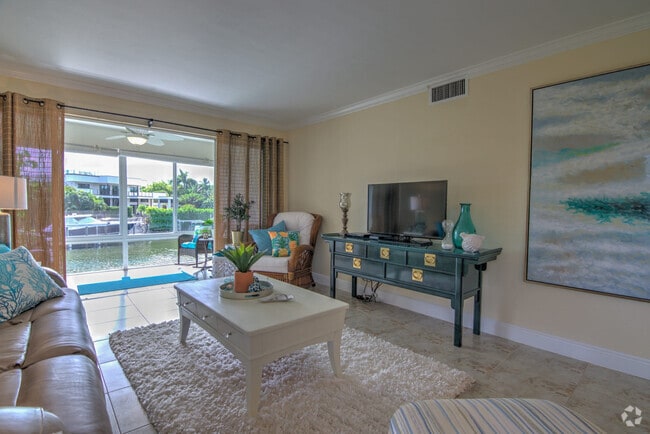 Building Photo - 1550 Gulf Shore Blvd N Rental