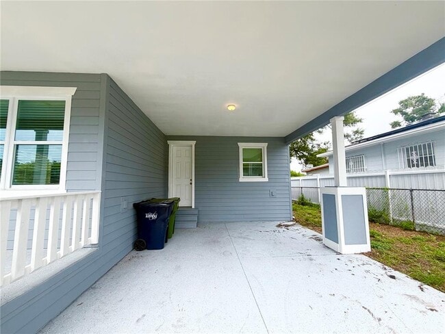 Photo - 2125 W St Joseph St