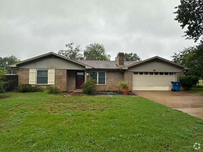 Building Photo - Coming Soon! 3 Bedroom 2 Bath in Whitehous... Rental