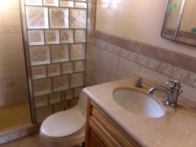 Photo - 4725 E 25th St