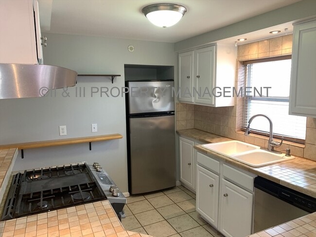 Photo - 4303 Booth St