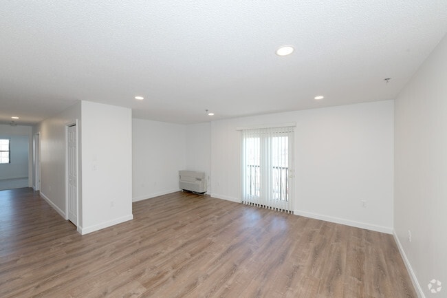 2 BR, 1 BA