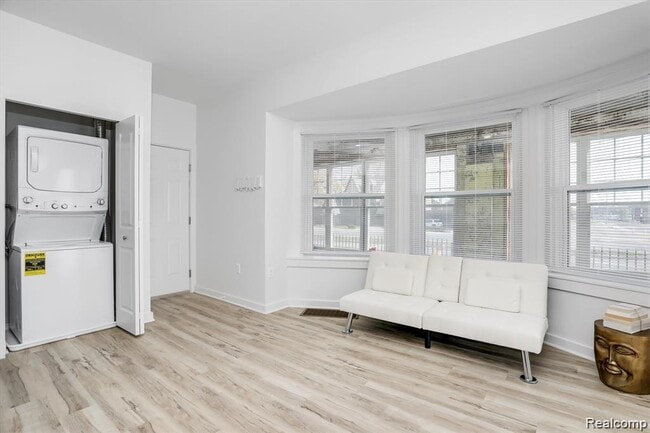 Photo - 799 E Grand Blvd Unit 4