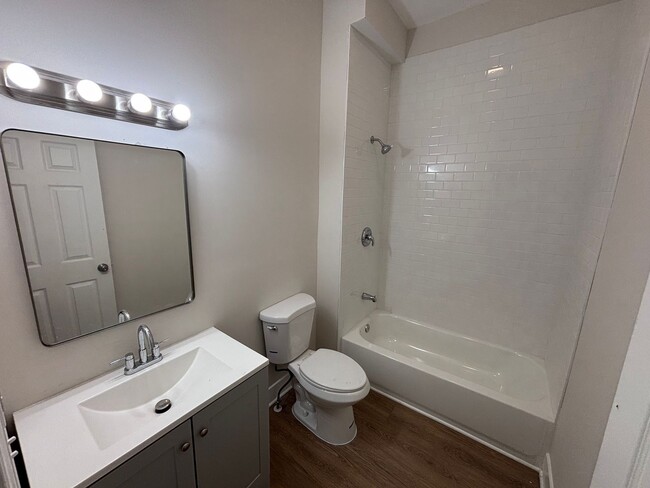 Photo - Luxury 2 Bedroom Apartment Unit 4