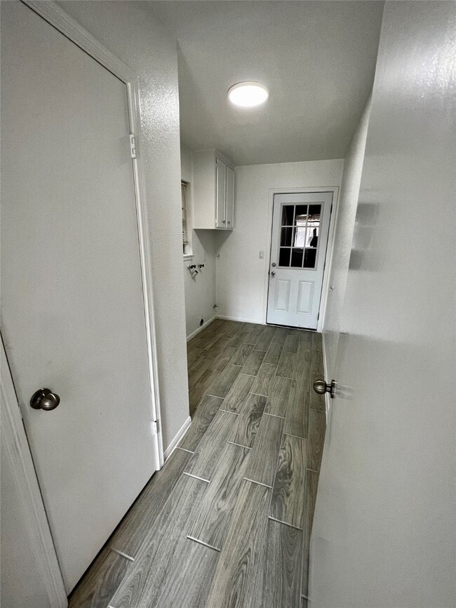 Photo - 4030 Thistledown Dr