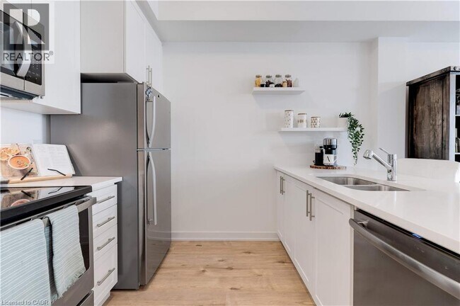 Photo - 590 N Service Rd