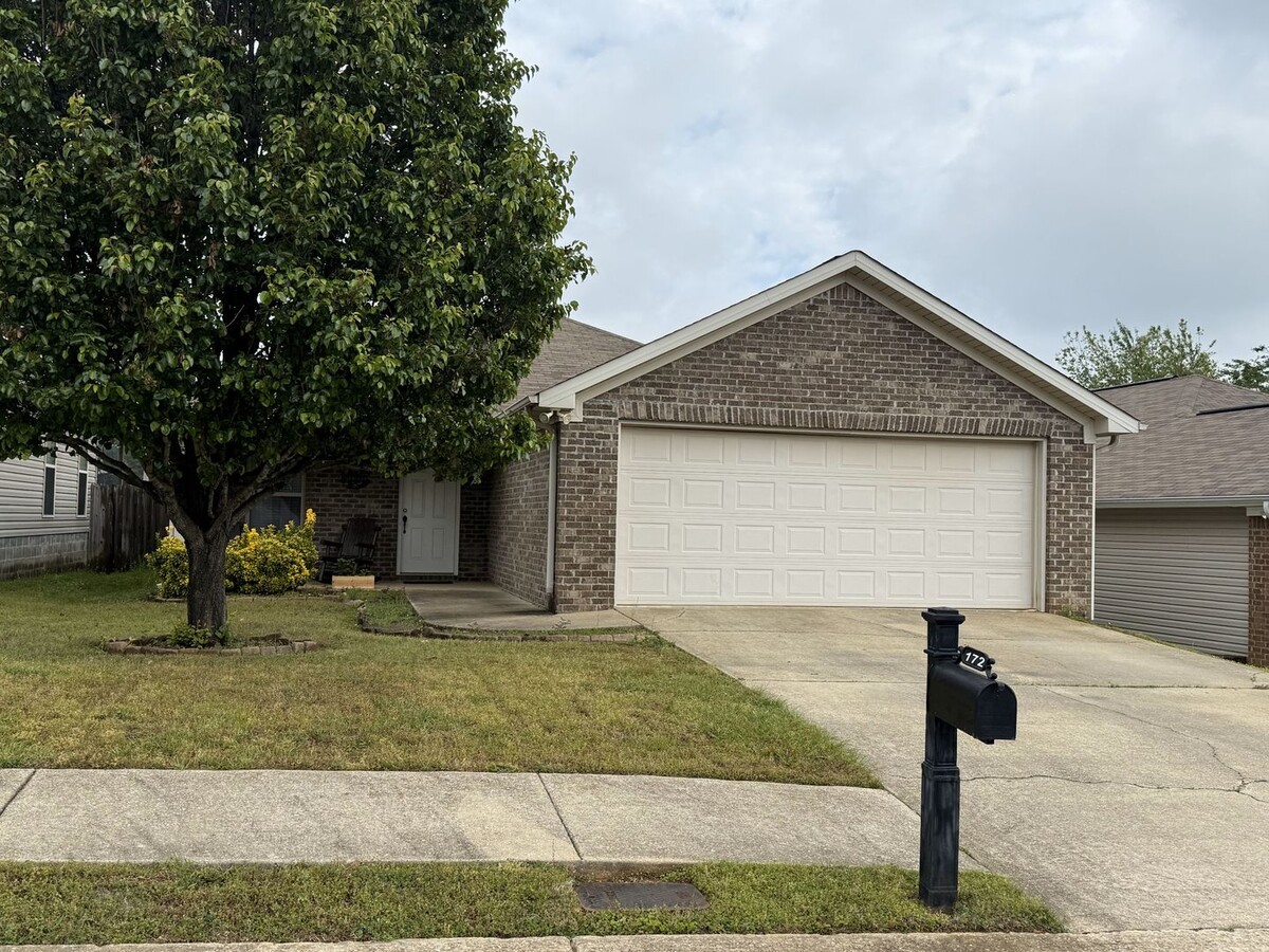 Nice 3 Bed 2 Bath Available in July! Book ... - Nice 3 Bed 2 Bath Available in July! Book ... House