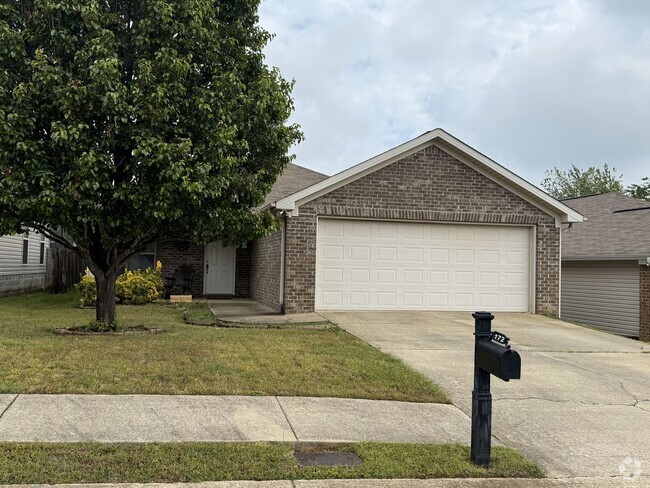 Building Photo - Nice 3 Bed 2 Bath Available in July! Book ... Rental