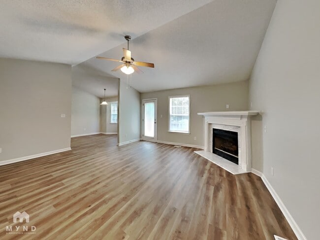 Photo - 589 Spaniel Ln