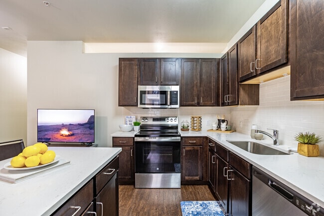 Studio, 1BA - 538SF - Kitchen