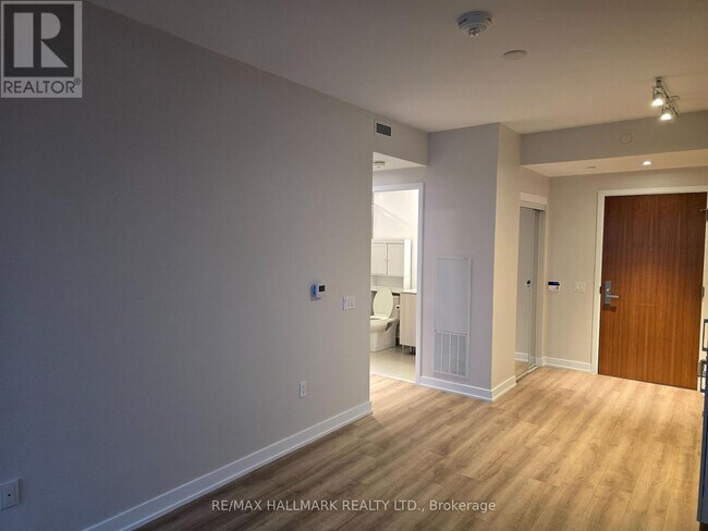 15 Queens Quay E Unit 2210