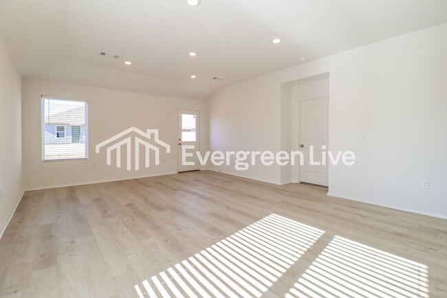 Photo - 33 Sourdough Crk Ln