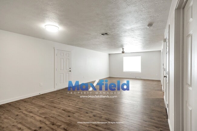 Photo - Pet Friendly Main Floor 3BD 2BA 2GA Unit Near Costco and High School Unit 1