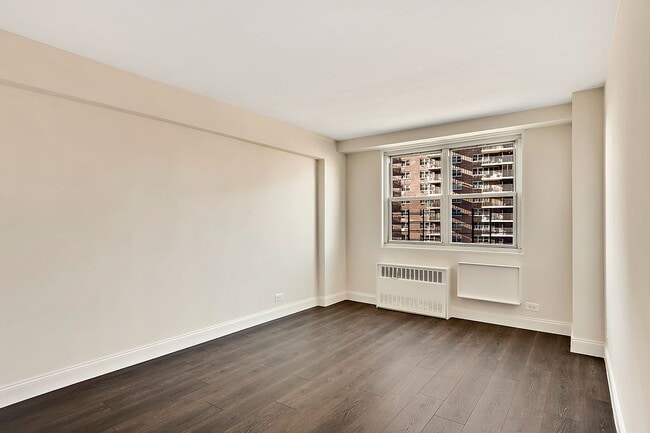 Photo - 875 Morrison Ave