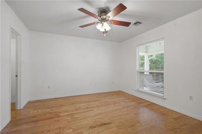 Photo - 133 Louise Dr