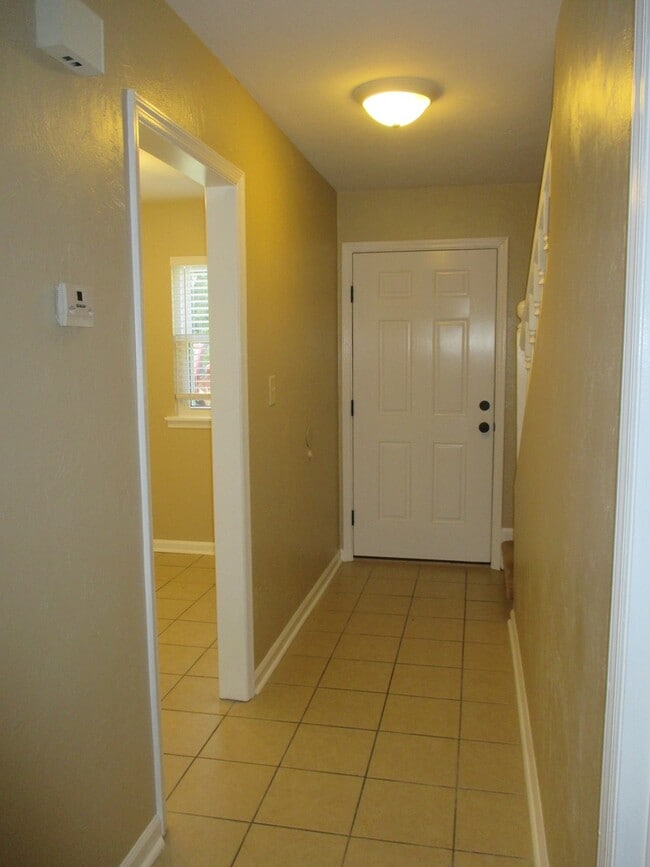 Photo - Stunning 2 Bed, 2 1/2 Bath Townhouse Available July 2026