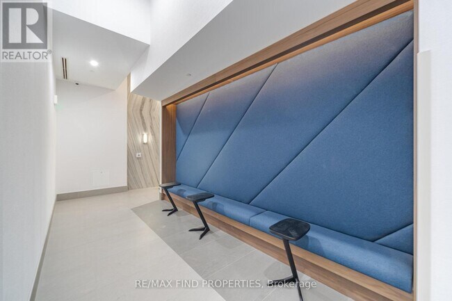 Photo - 1037 The Queensway Unité 203