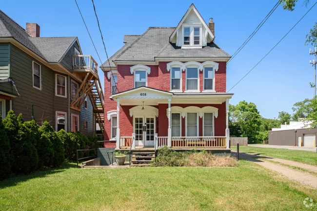 Building Photo - 608 W Kalamazoo Ave Rental