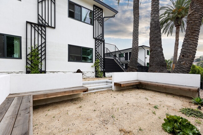1717-1725 Park Ave - Echo Lake Apartments