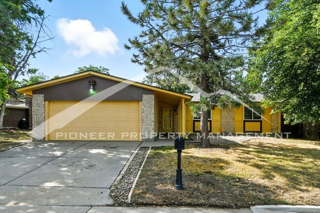 Charming Home with Washer/Dryer and Fenced... - Charming Home with Washer/Dryer and Fenced...
