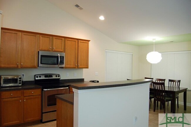 Photo - 3 Bedroom/2Bath+Bonus Room & Private Back Yard