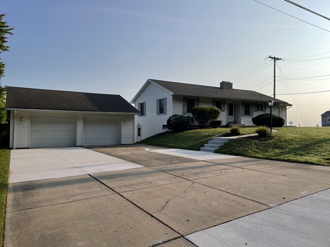 Front Exterior - 2320 Rinderle Dr Casa