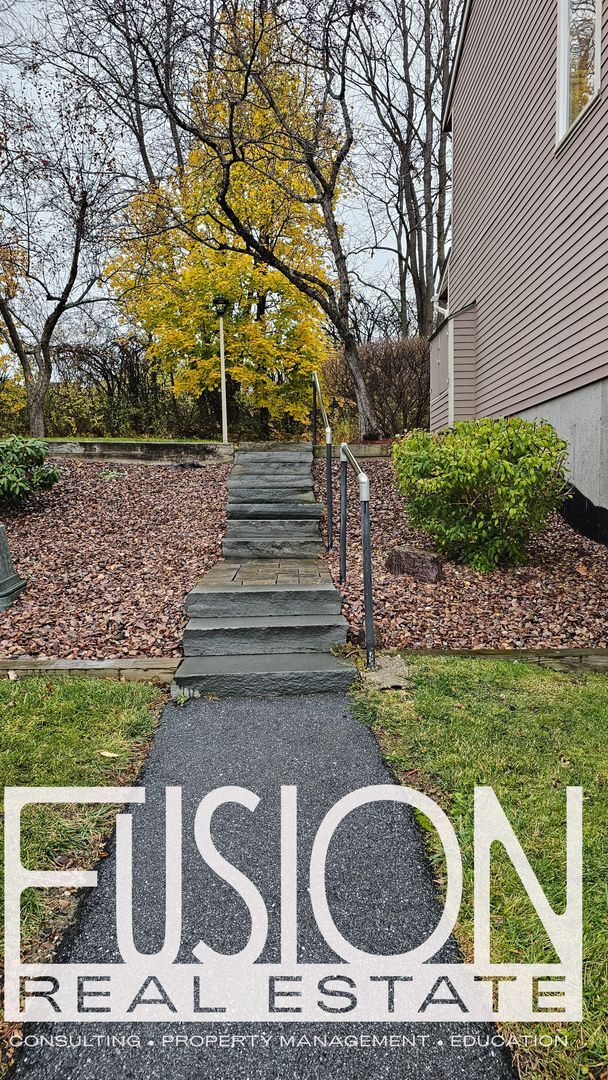 Photo - Bright, Spacious End-Unit Townhome in Premier South Burlington Neighborhood AVAILABLE NOW!