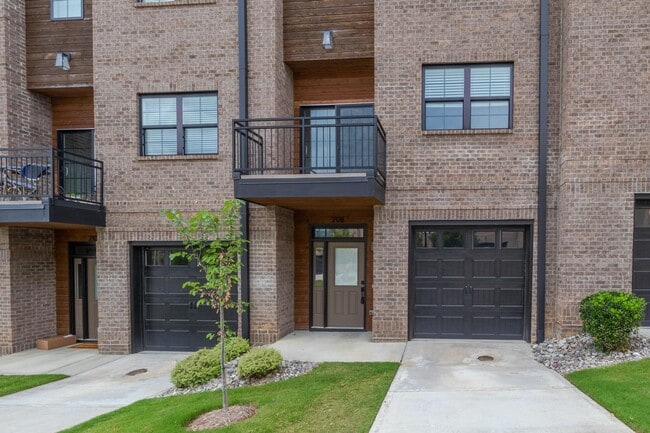 Photo - 208 Asher Springs Cir